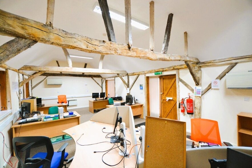 Saltmore Farm, Hinxworth, Nr Baldock, Ashwell to rent - Interior Photo - Image 2 of 6