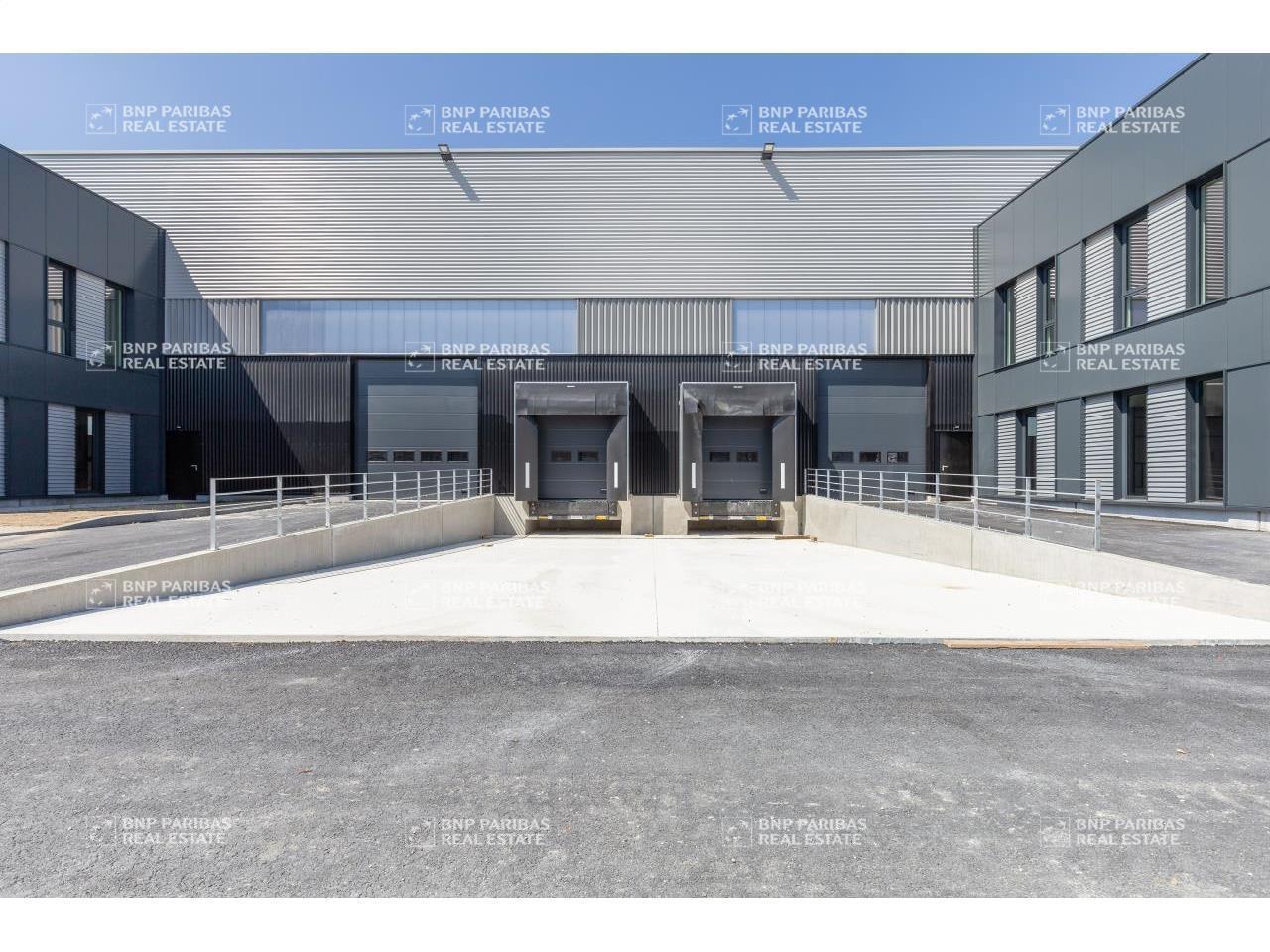 Light Industrial in Le Bourget to rent Building Photo- Image 1 of 13
