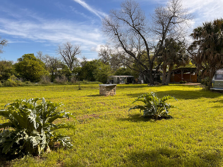 914 Shady Ln, Austin, TX for sale - Building Photo - Image 3 of 15