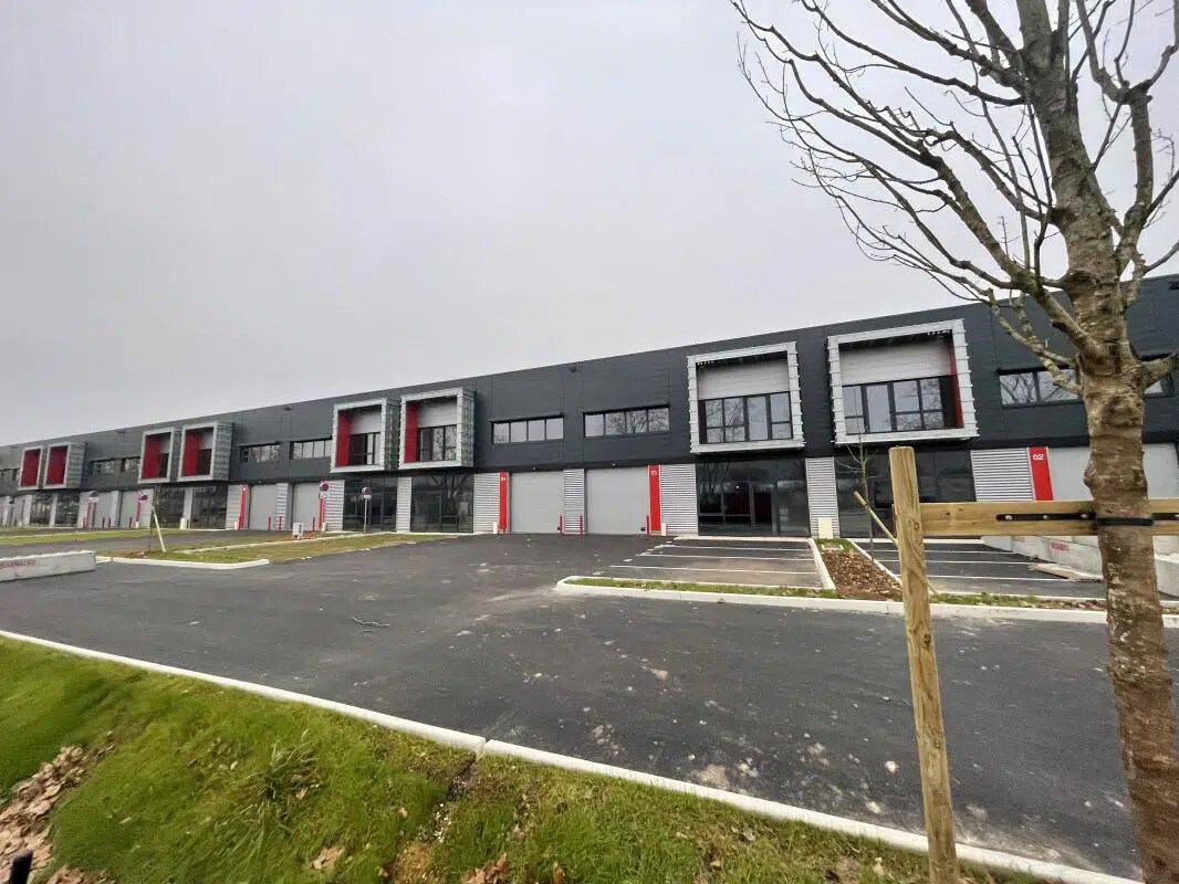 Industrial in Bondoufle to rent Building Photo- Image 1 of 4