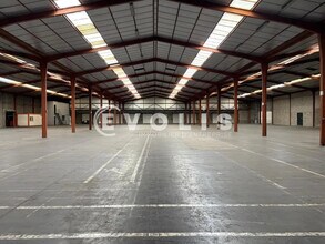 8 Avenue De L'Industrie, Corbas to rent Interior Photo- Image 1 of 5