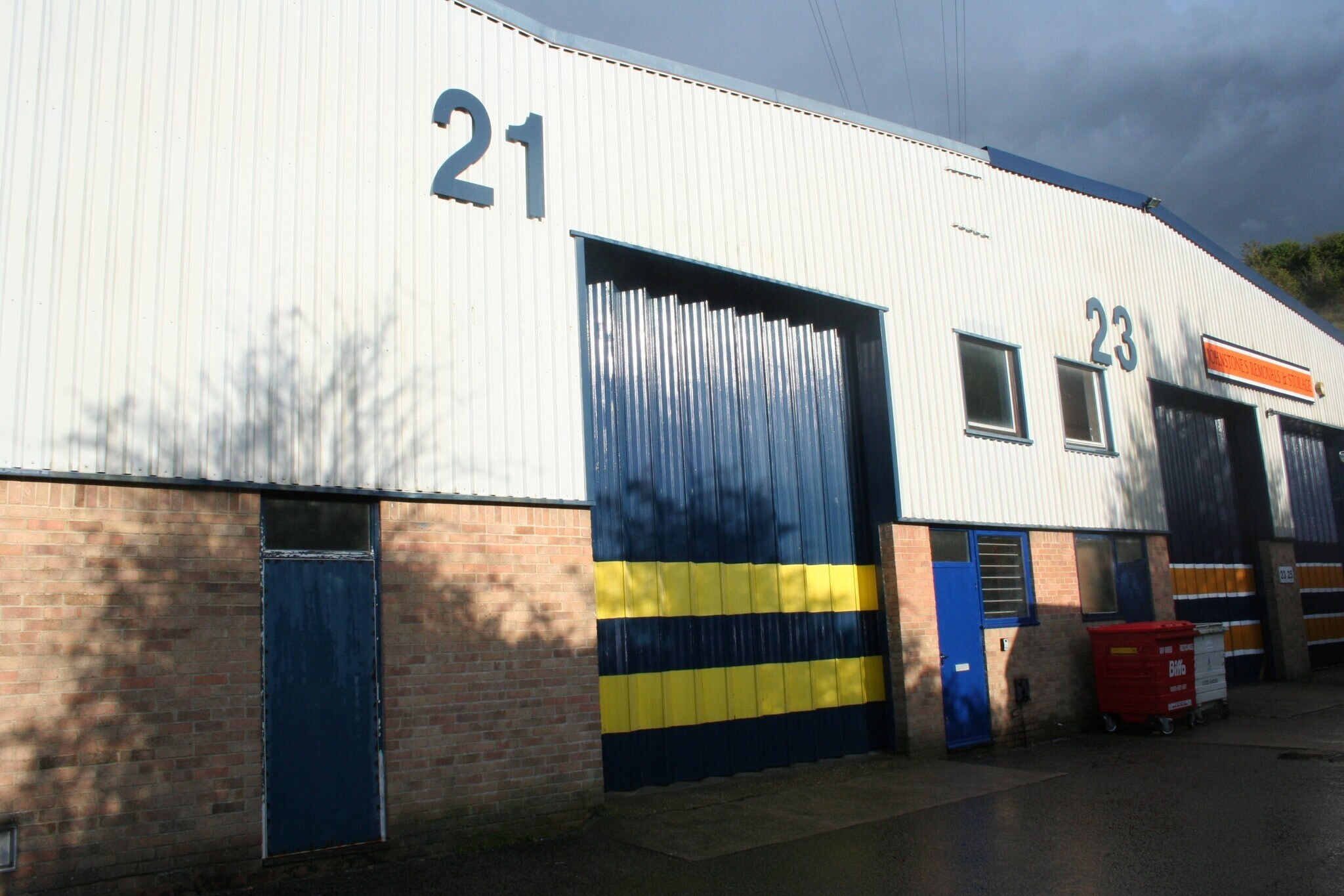 Netherhampton Rd, Salisbury to rent Building Photo- Image 1 of 7