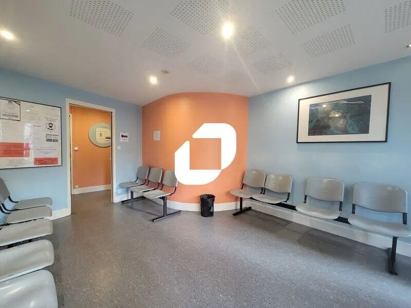 Office in Viry-Châtillon for sale Building Photo- Image 1 of 17