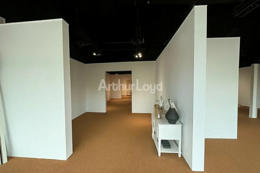 Retail in Vendenheim to rent - Interior Photo - Image 3 of 6