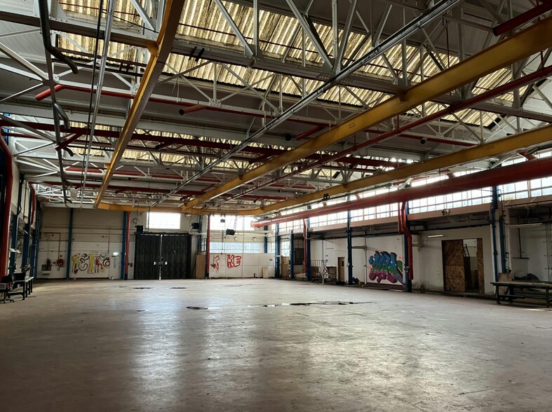 26 Lambeth High St, London to rent - Interior Photo - Image 3 of 7