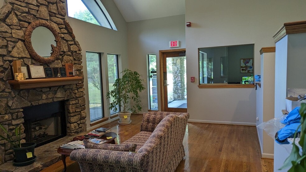 Redmond Rd & Paradise Park Rd portfolio of 8 properties for sale on LoopNet.co.uk - Building Photo - Image 2 of 5