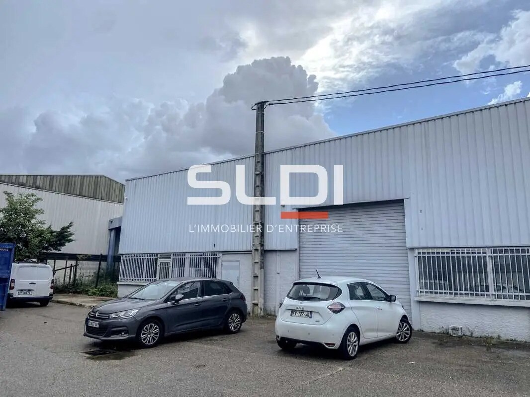 Light Industrial in Chassieu to rent Building Photo- Image 1 of 8
