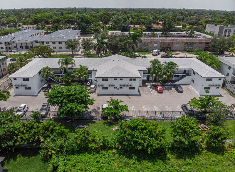 13201 Memorial Hwy, North Miami, FL for sale - Primary Photo - Image 1 of 25