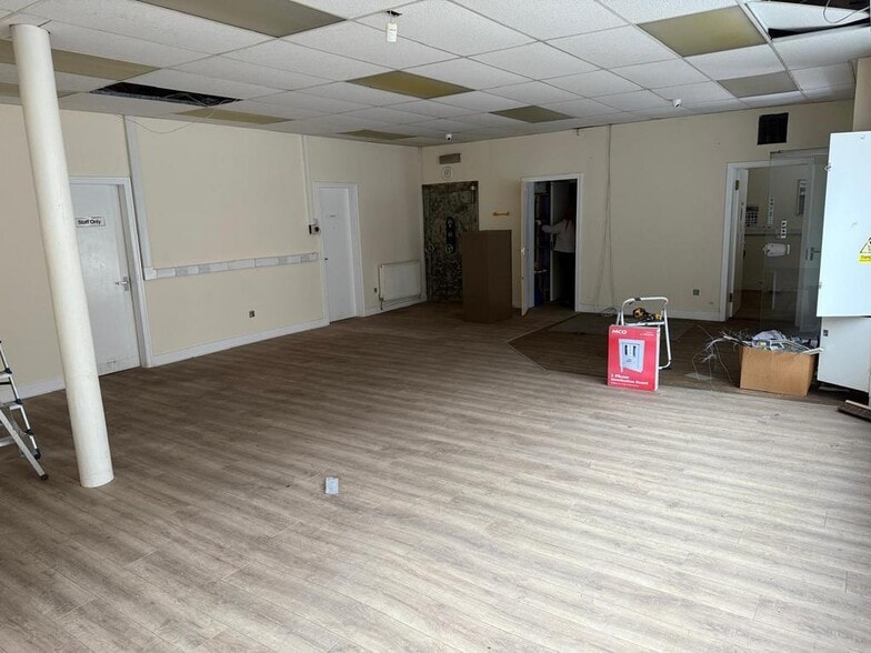 2330 Dumbarton Rd, Glasgow to rent - Building Photo - Image 2 of 4