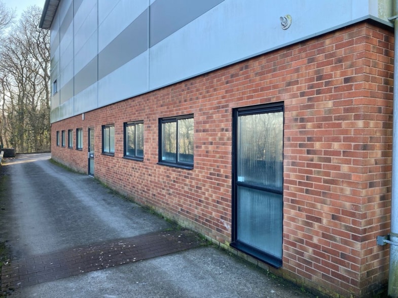 40-46b Estover Close, Plymouth to rent - Building Photo - Image 1 of 4