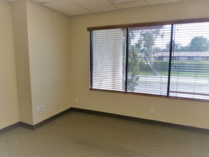 Central Westlake Village-  Abundant parking, Westlake Village, CA for rent Interior Photo- Image 2 of 4