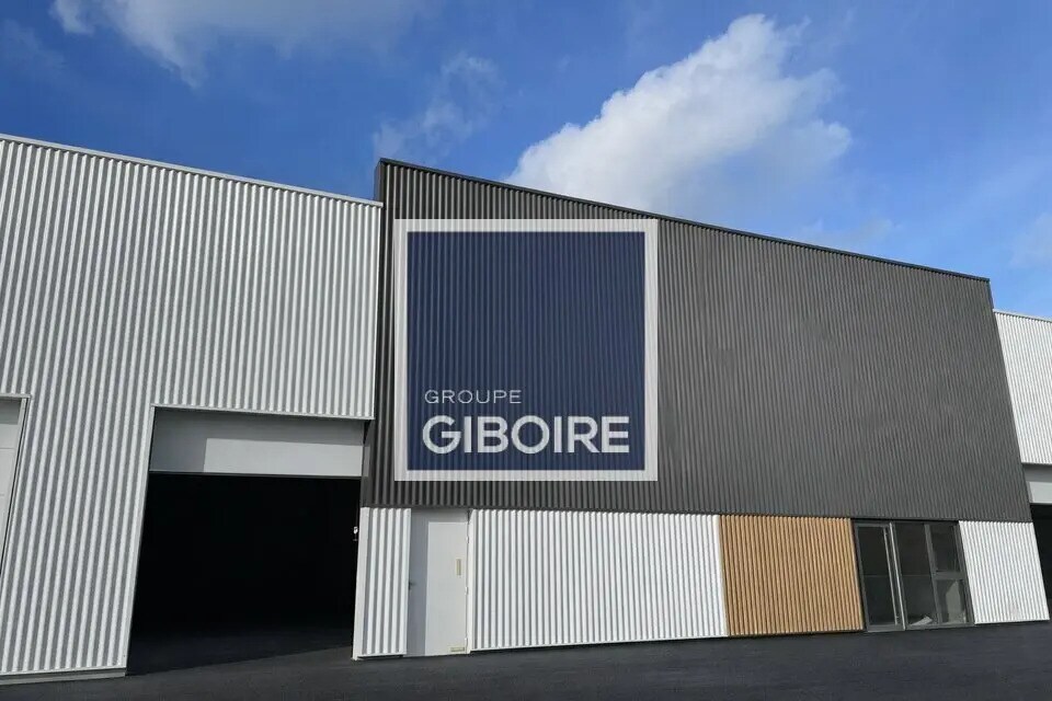 Location Entrepôt 298 m² - Photo 1