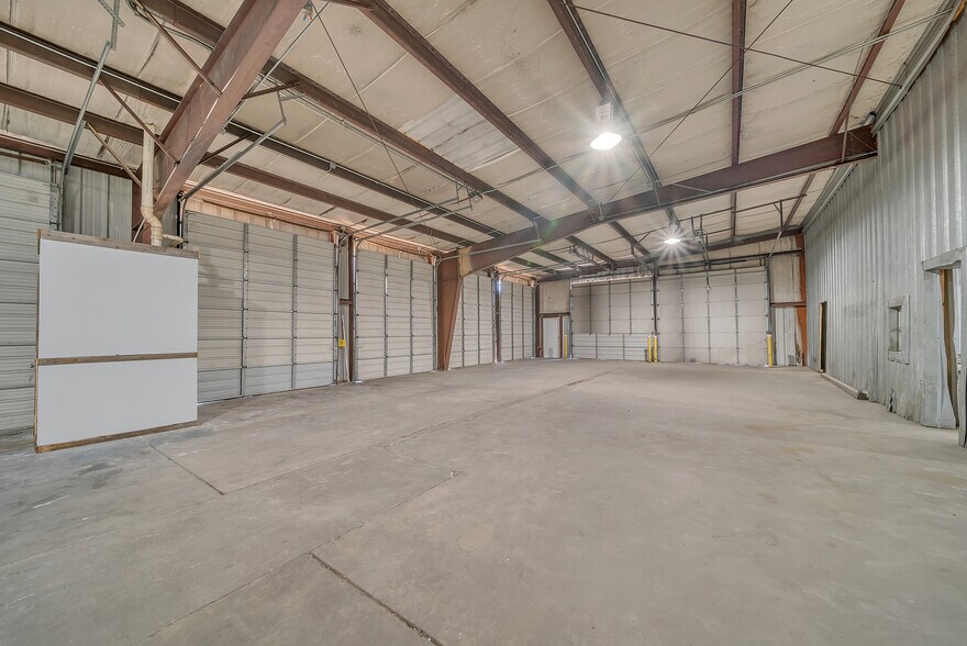 820 Industrial Rd, Mcalester, OK for sale - Interior Photo - Image 3 of 40