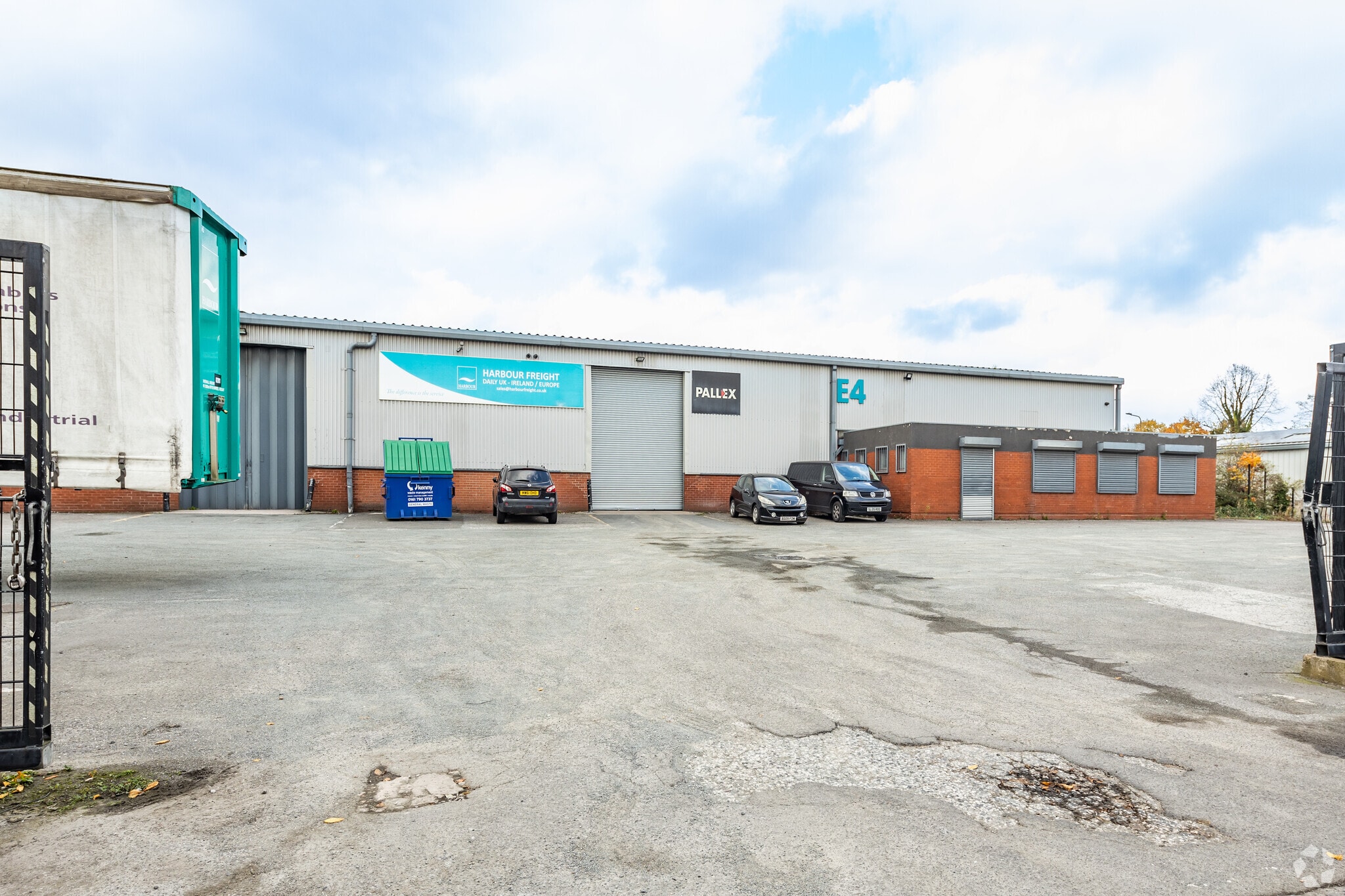 Old Wellington Rd, Manchester to rent Primary Photo- Image 1 of 16