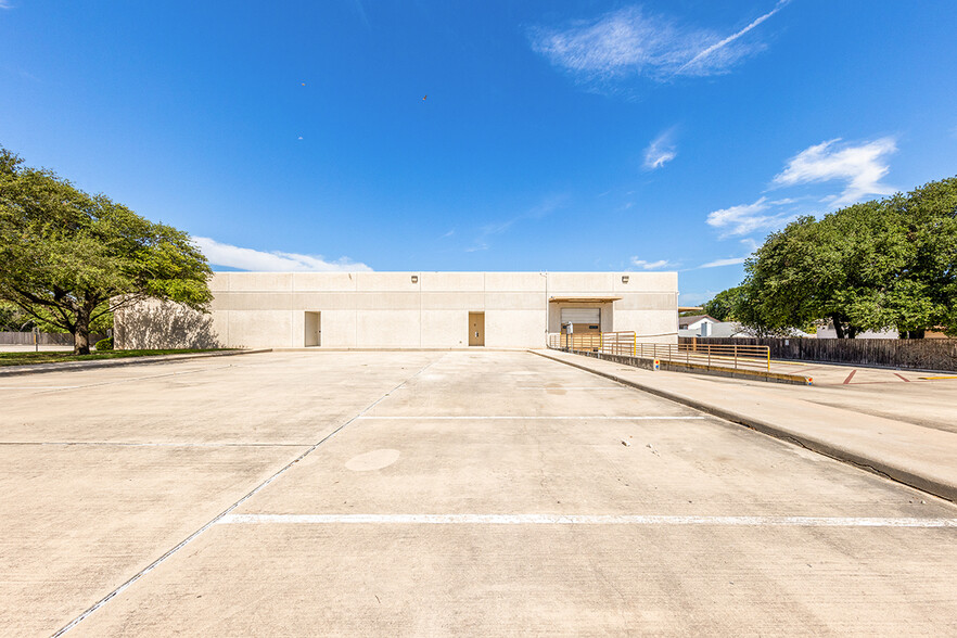 6603 1st Park Ten Blvd, San Antonio, TX for rent - Building Photo - Image 3 of 6