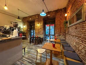 Retail in Madrid, Madrid to rent Interior Photo- Image 2 of 6