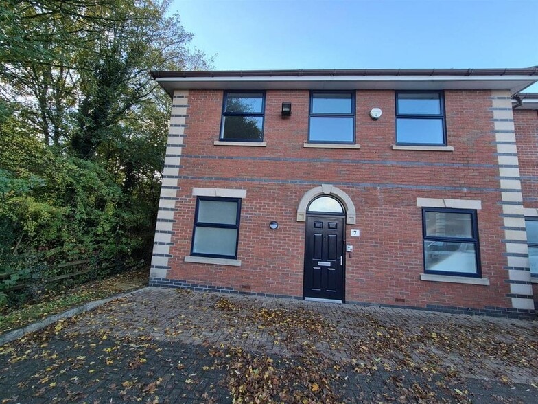 Whitworth Ct, Runcorn to rent - Building Photo - Image 1 of 16