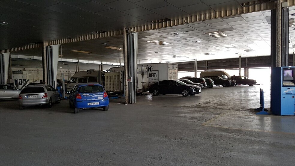 Santa Cruz, Camas, Pol. los Girasoles, 17, Camas, Sevilla to rent - Building Photo - Image 3 of 10