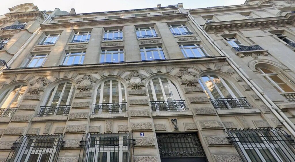 Location Bureaux 247 m² - Photo 1
