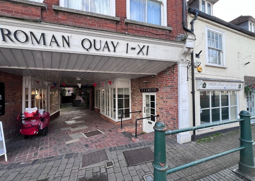 1-9 High St, Fordingbridge to rent - Building Photo - Image 1 of 7