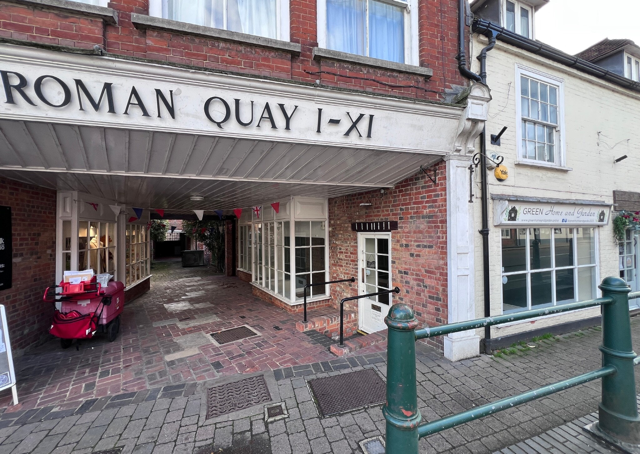 1-9 High St, Fordingbridge to rent Building Photo- Image 1 of 8