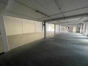 Light Industrial in Éragny to rent Interior Photo- Image 2 of 12