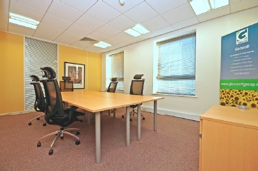 Vale Rd, Stockport to rent - Building Photo - Image 2 of 4