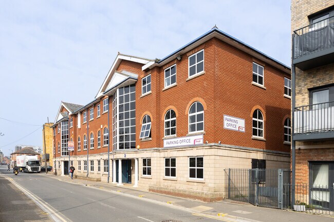 More details for 25-28 Herschel St, Slough - Office to Rent