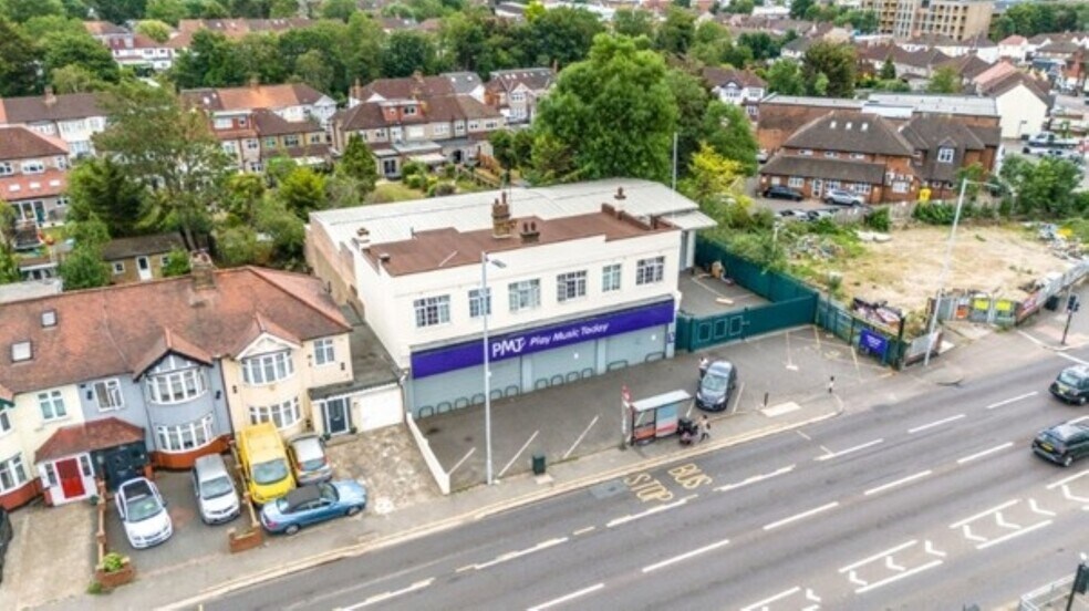 10-14 Eastern Ave E, Romford to rent - Building Photo - Image 2 of 12