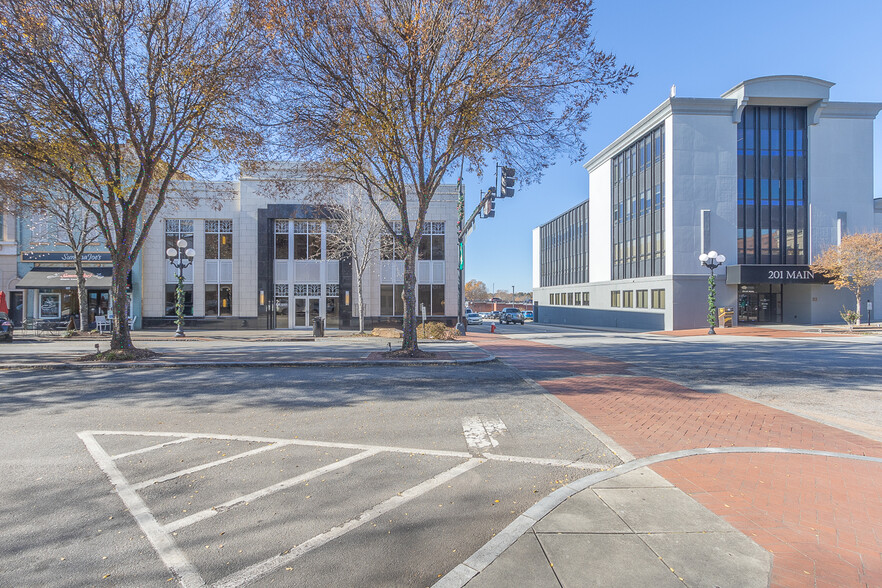 129 N Main St, Anderson, SC for rent - Building Photo - Image 3 of 103