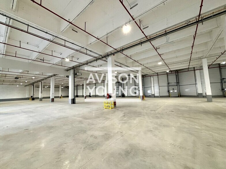 Industrial in Gennevilliers to rent - Interior Photo - Image 1 of 12