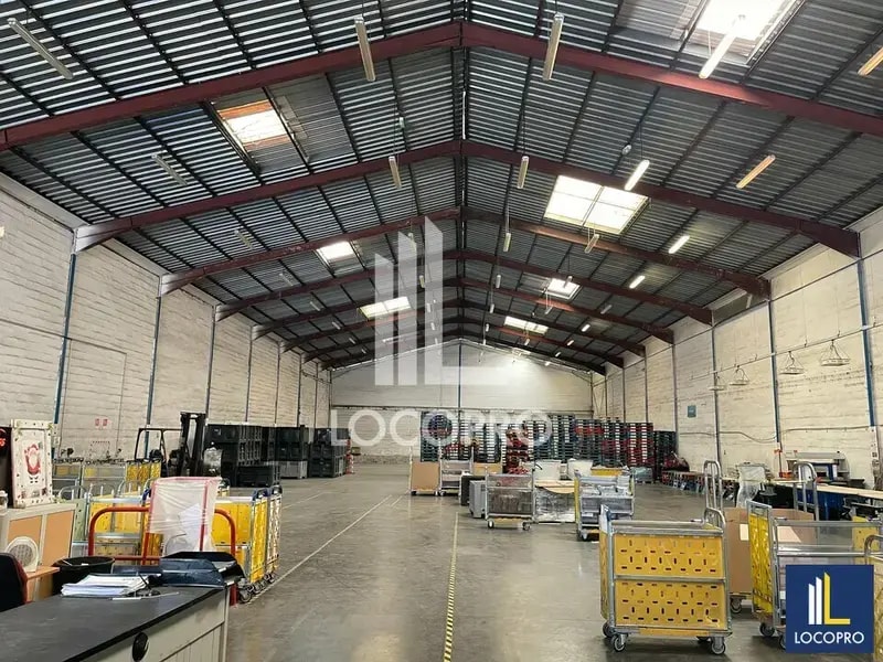 Light Industrial in Marseille to rent Interior Photo- Image 1 of 5