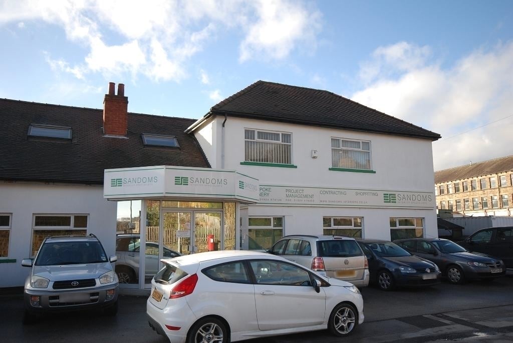 491 Bradford Rd, Batley to rent Primary Photo- Image 1 of 8