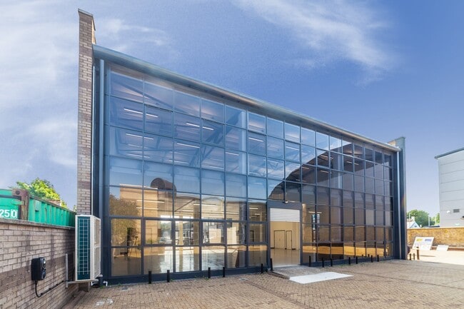 More details for Oakcroft Rd, Chessington - Industrial to Rent