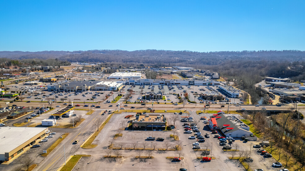 1920 N Eastman Rd, Kingsport, TN for rent - Building Photo - Image 3 of 12