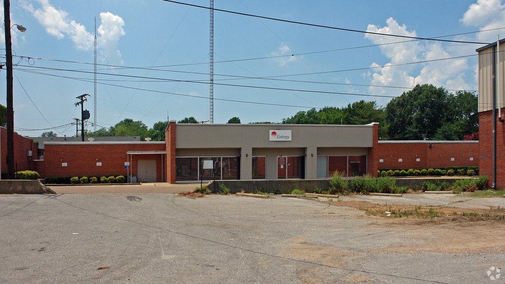 114 N Center St, Senatobia, MS for sale - Primary Photo - Image 1 of 1