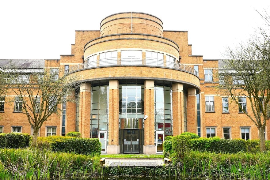 New Barn Ln, Cheltenham to rent - Building Photo - Image 2 of 11