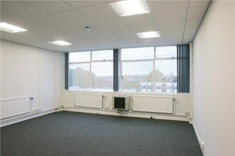 The Paddock, Wilmslow to rent Interior Photo- Image 1 of 4