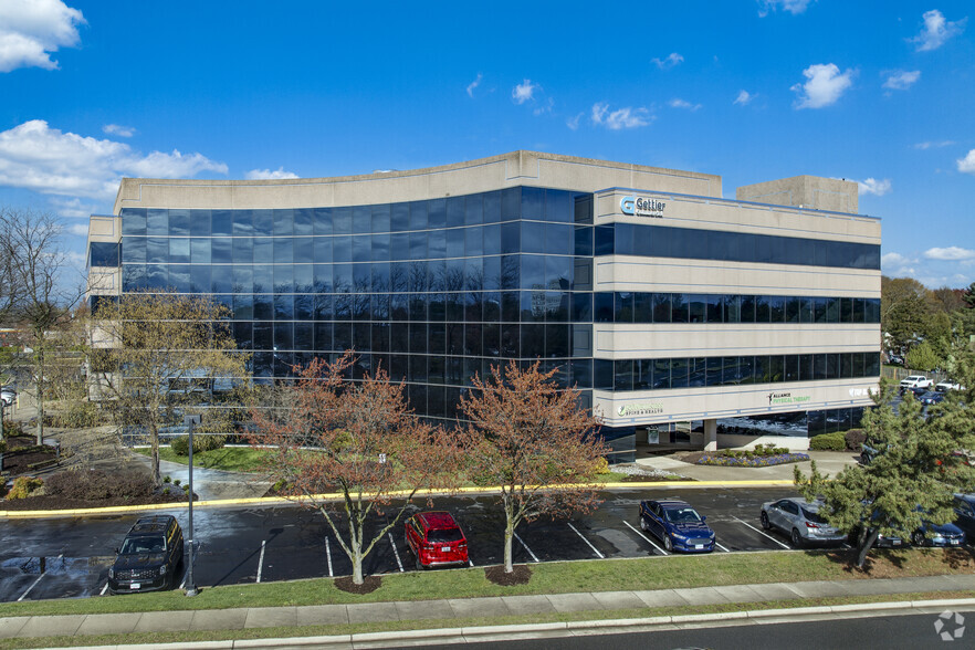 950 Herndon Pkwy, Herndon, VA for rent - Building Photo - Image 1 of 12