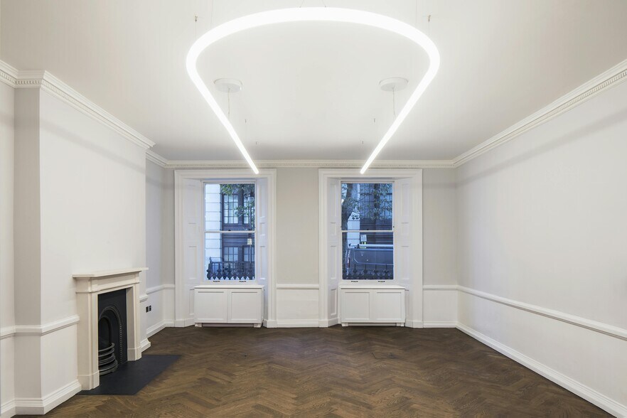 4 Bloomsbury Pl, London to rent - Building Photo - Image 3 of 18