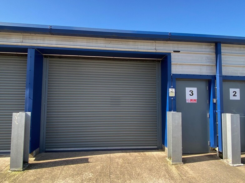 1-12 Penmaen Industrial Estate, Blackwood for rent - Primary Photo - Image 1 of 3