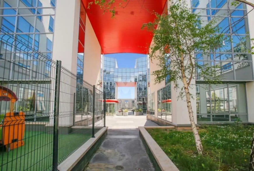 Office in Massy to rent - Building Photo - Image 2 of 18