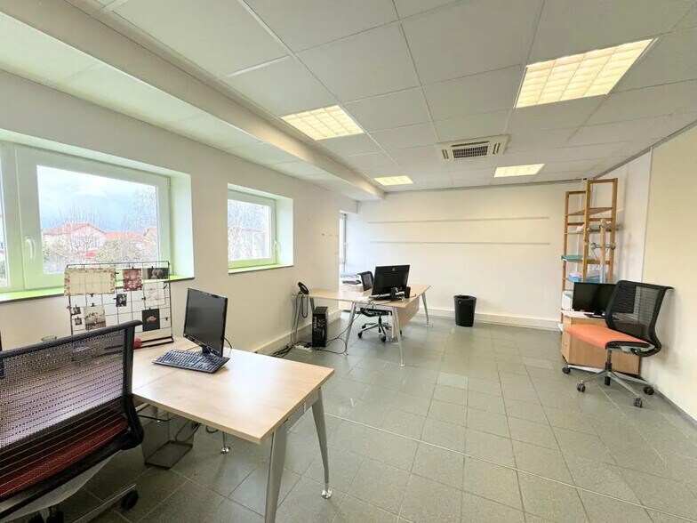 Office in Houilles to rent - Interior Photo - Image 2 of 11