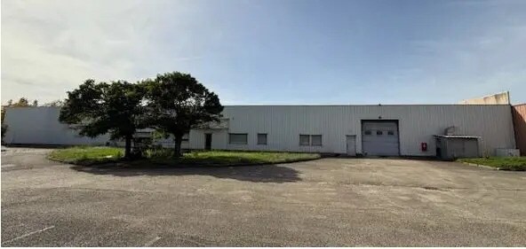 Light Industrial in Bron to rent Building Photo- Image 1 of 8