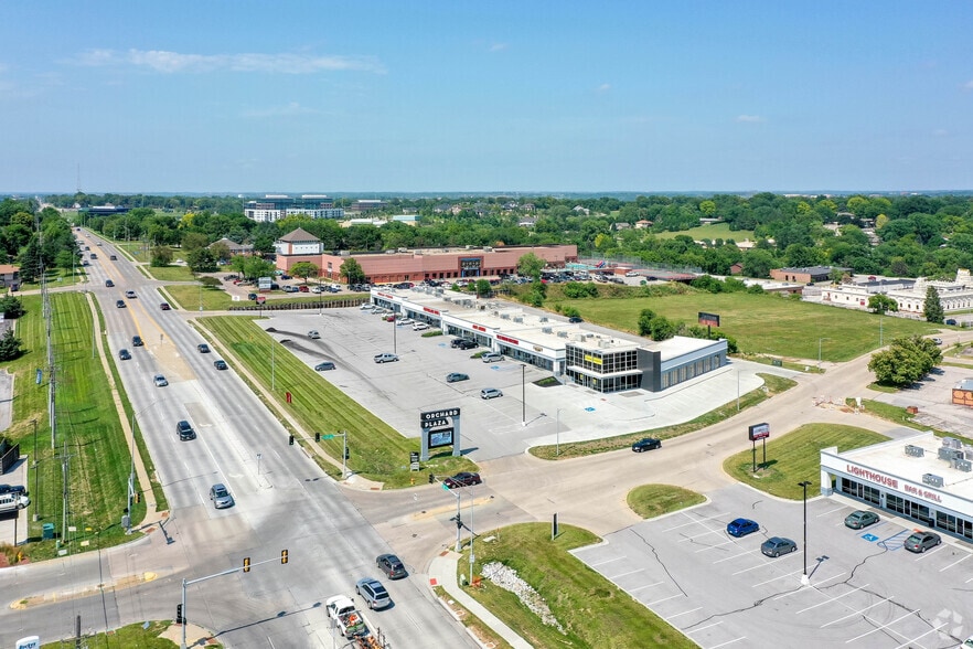 12990-13038 W Center Rd, Omaha, NE for rent - Building Photo - Image 3 of 3