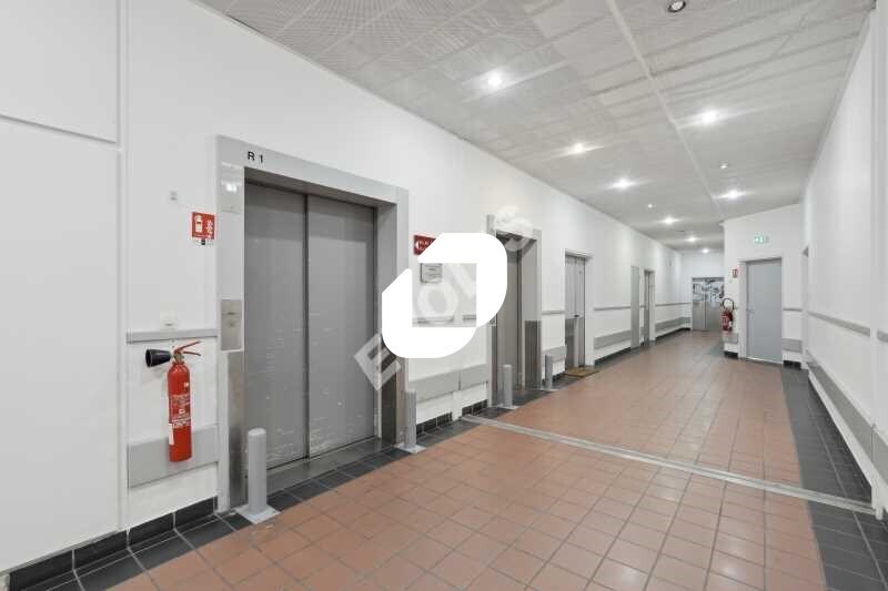 Light Industrial in Paris to rent - Building Photo - Image 2 of 10