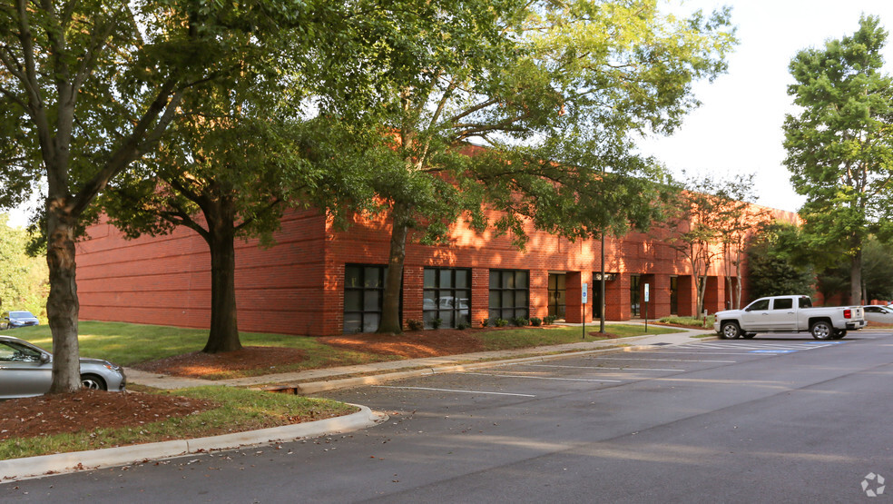 13245 Reese Blvd W, Huntersville, NC for sale - Primary Photo - Image 1 of 1