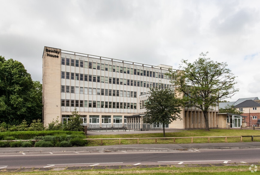 Marshfield Rd, Chippenham to rent - Building Photo - Image 2 of 3