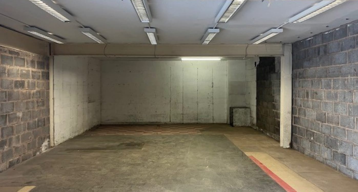 24 Market Pl, Bloxwich to rent Interior Photo- Image 1 of 2