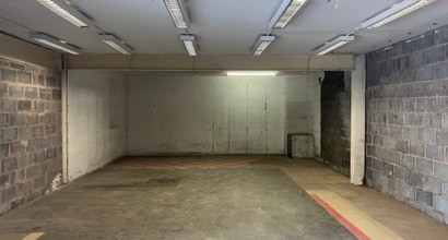 24 Market Pl, Bloxwich to rent Interior Photo- Image 1 of 2